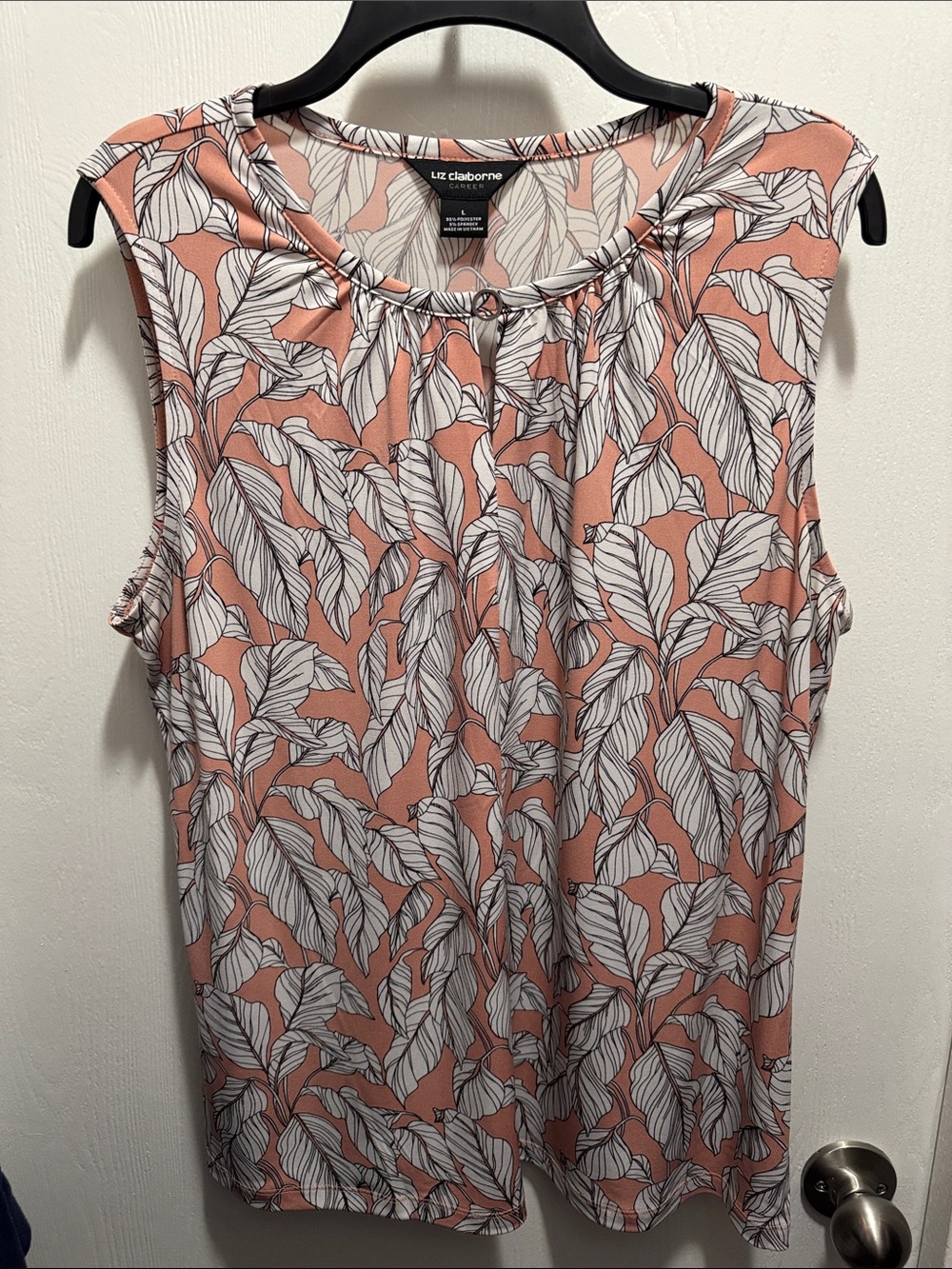 NWOT Liz Claiborne Peach Coral Leaf-Print Sleeveless Camisole